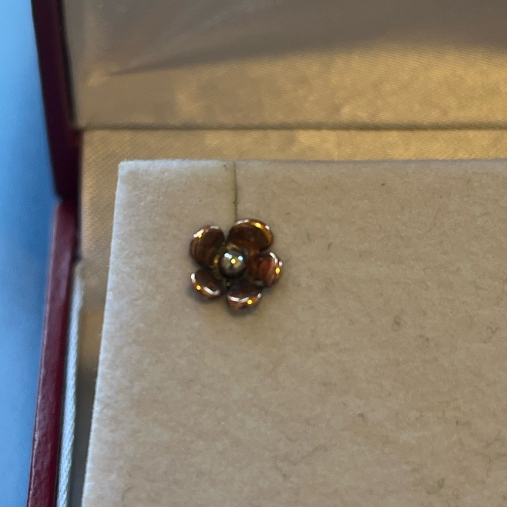 Dainty copper flower earrings - Picture 2 of 2